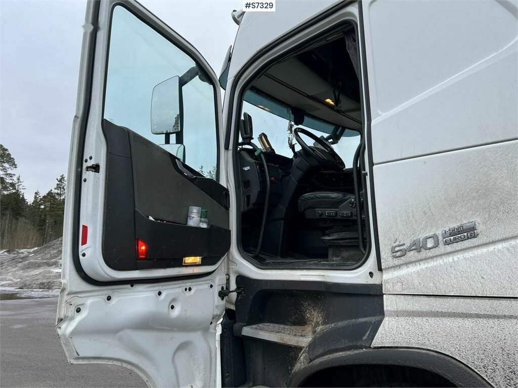 Грузовик с закрытым кузовом Volvo FH 6x2 wood chip truck with trailer: фото 48