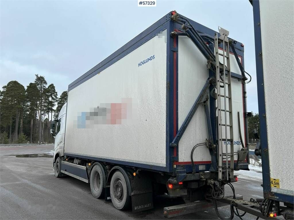 Грузовик с закрытым кузовом Volvo FH 6x2 wood chip truck with trailer: фото 20
