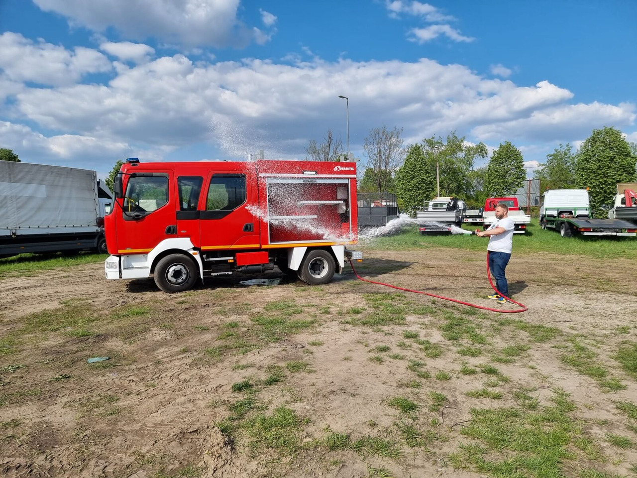 Пожарная машина Renault Midlum 210 dci Fire Truck - 2000l water + 170l foam: фото 11
