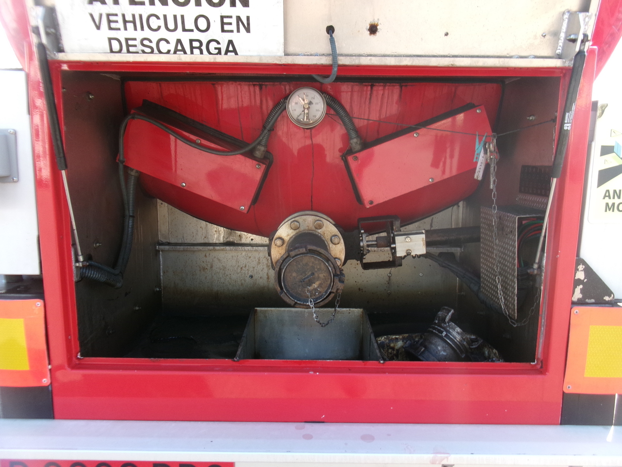 Полуприцеп-цистерна для транспортировки битума Cobo Bitumen tank inox 34 m3 / 1 comp: фото 10