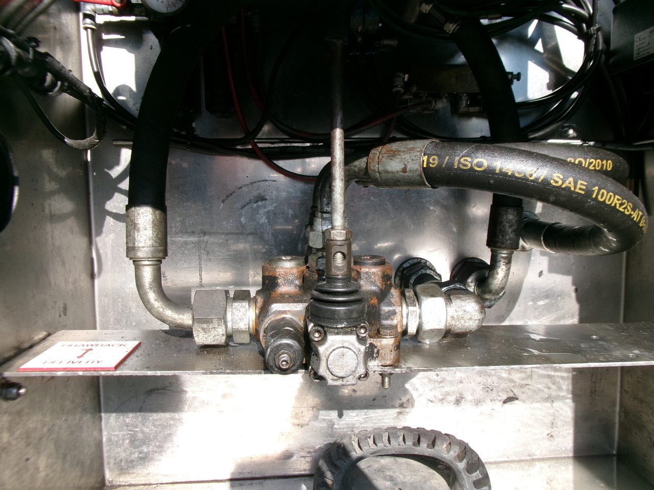 Полуприцеп-цистерна для транспортировки топлива Feldbinder Fuel tank alu 42 m3 / / 6 comp + pump: фото 19