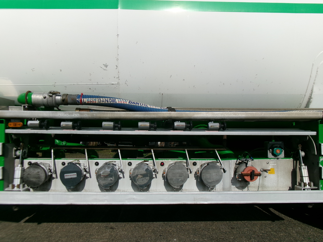 Полуприцеп-цистерна для транспортировки топлива Feldbinder Fuel tank alu 42 m3 / / 6 comp + pump: фото 11