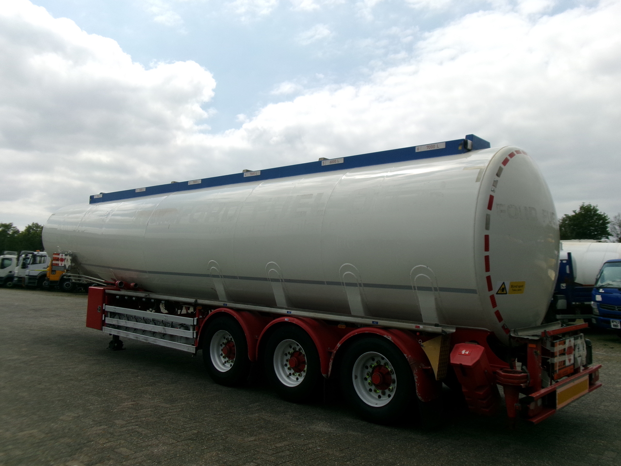 Полуприцеп-цистерна для транспортировки топлива Feldbinder Fuel tank alu 44.6 m3 + pump: фото 3