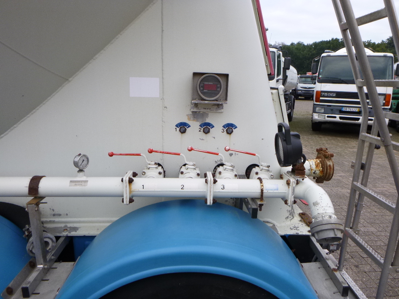 Полуприцеп-цистерна для транспортировки муки Feldbinder Powder tank alu 43 m3 / 1 comp: фото 8