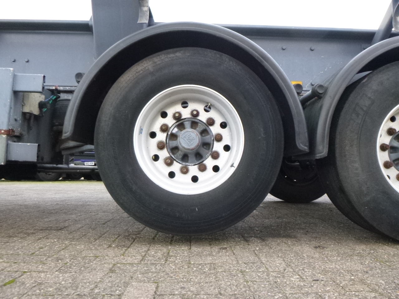 Полуприцеп-цистерна для транспортировки сыпучих материалов Filiat 3-axle tank trailer chassis incl supports: фото 12