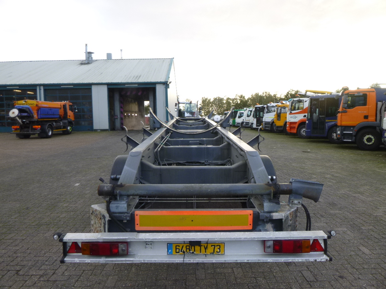 Полуприцеп-цистерна для транспортировки сыпучих материалов Filiat 3-axle tank trailer chassis incl supports: фото 9