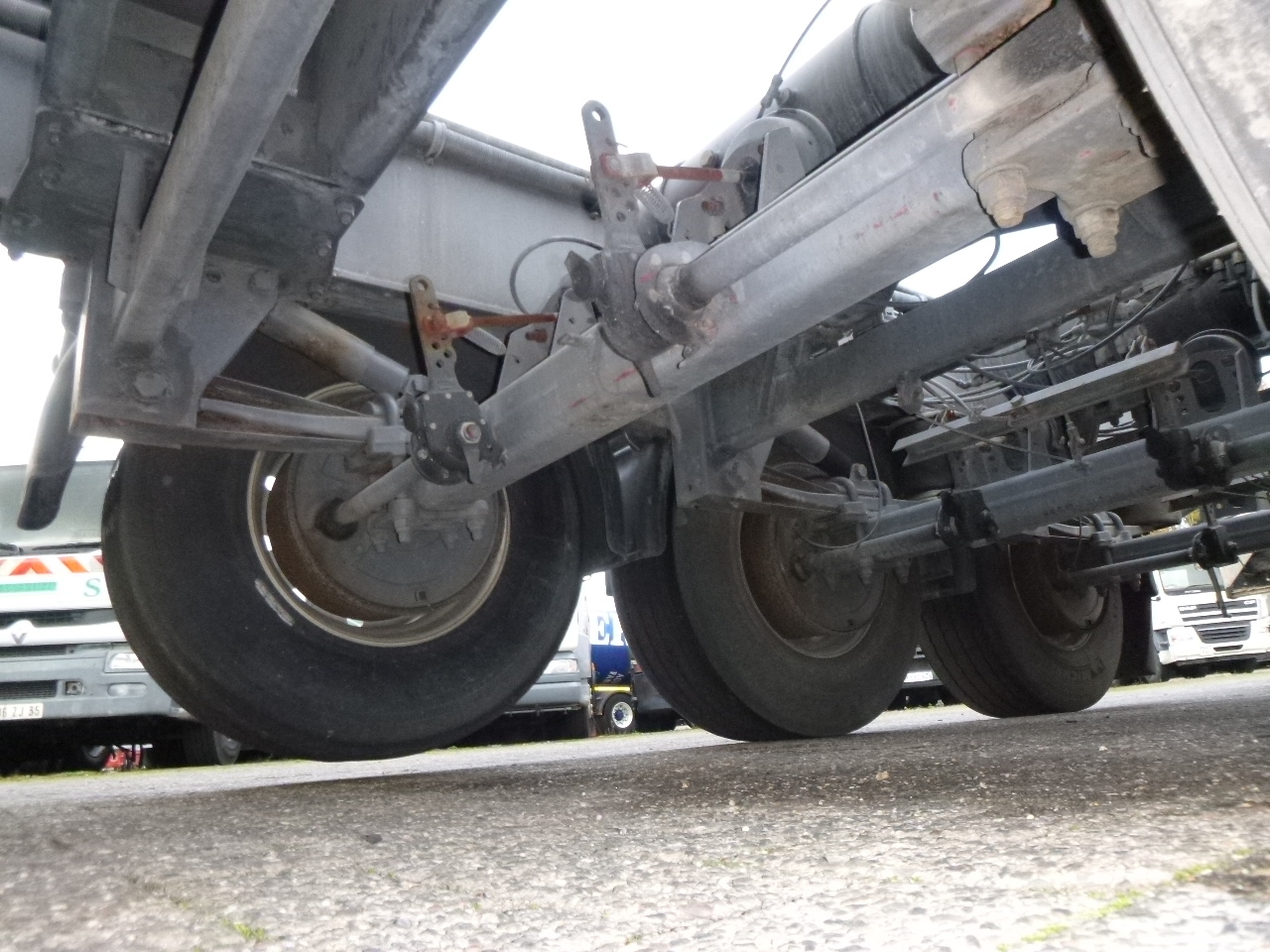 Полуприцеп-цистерна для транспортировки сыпучих материалов Filiat 3-axle tank trailer chassis incl supports: фото 13