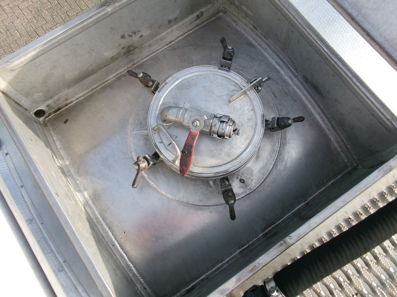 Полуприцеп-цистерна для транспортировки химикатов Magyar Chemical tank inox 29.8 m3 / 1 comp: фото 29