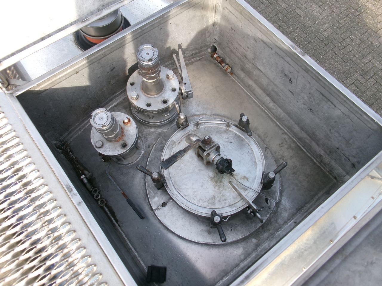Полуприцеп-цистерна для транспортировки химикатов Magyar Chemical tank inox 29.8 m3 / 1 comp: фото 20