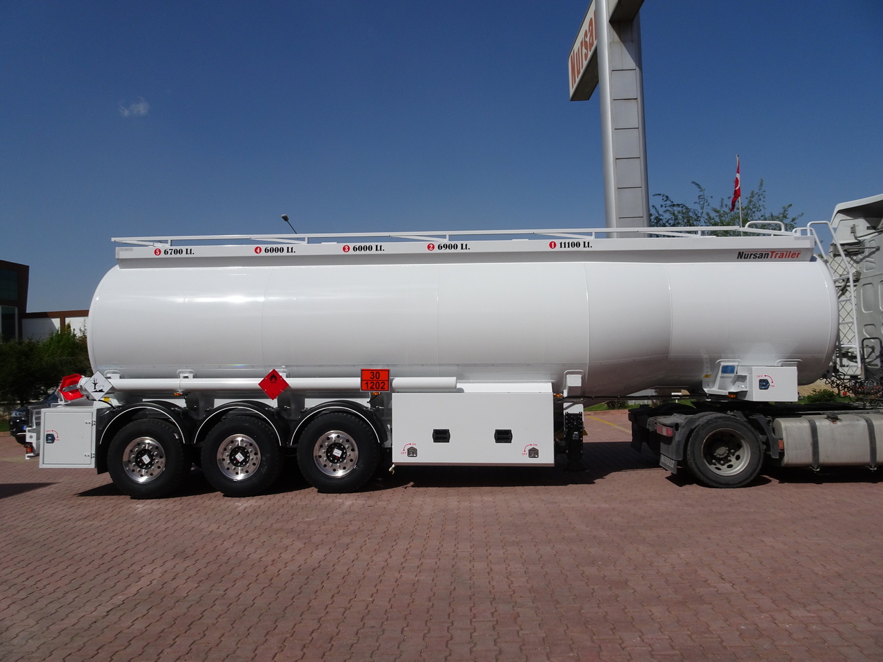 Новый Полуприцеп-цистерна для транспортировки топлива NURSAN Aluminium Fuel Tanker: фото 3