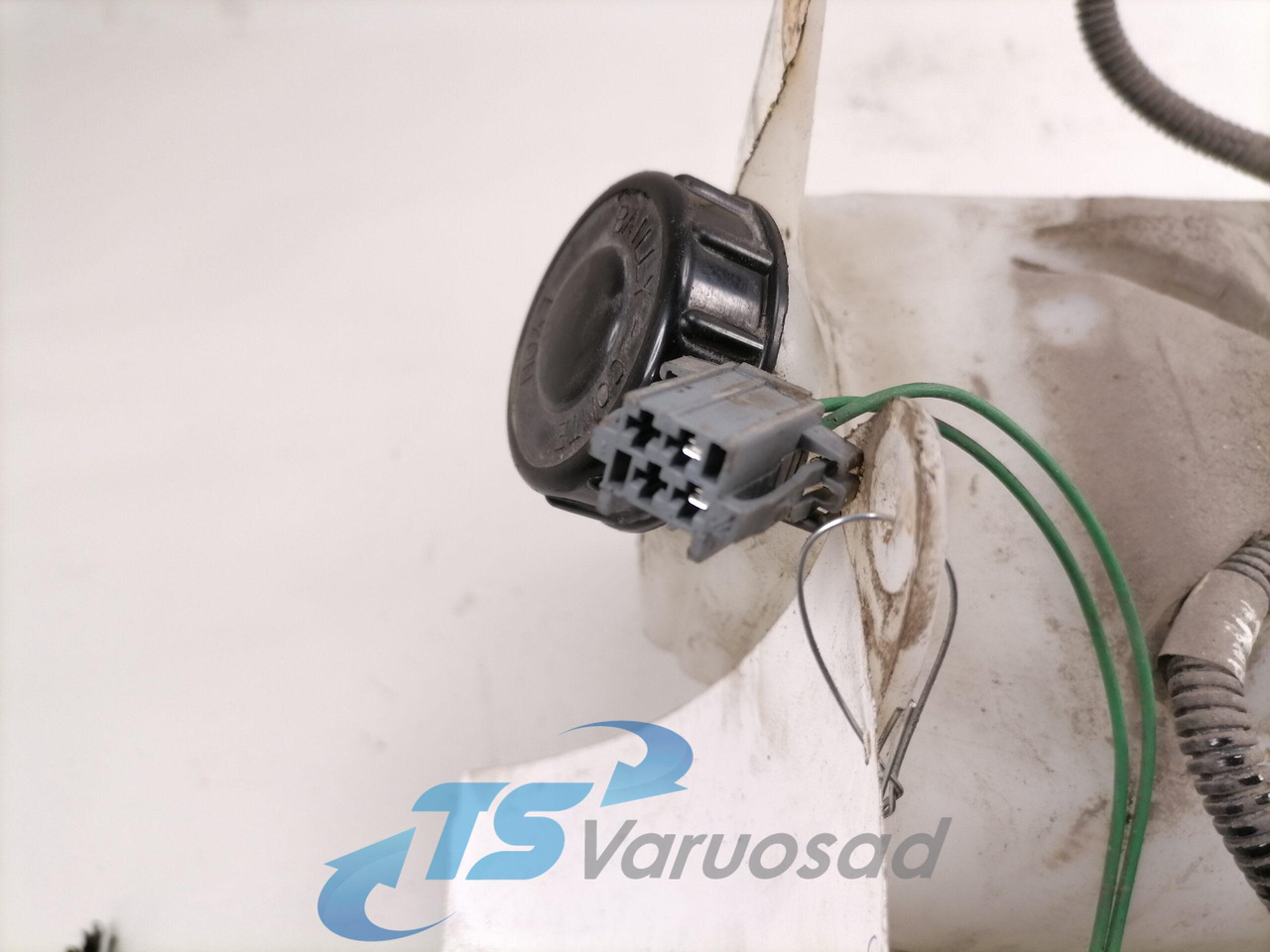 Щетка стеклоочистителя для Грузовиков Volvo Windscreen washer fluid tank 84530119: фото 4