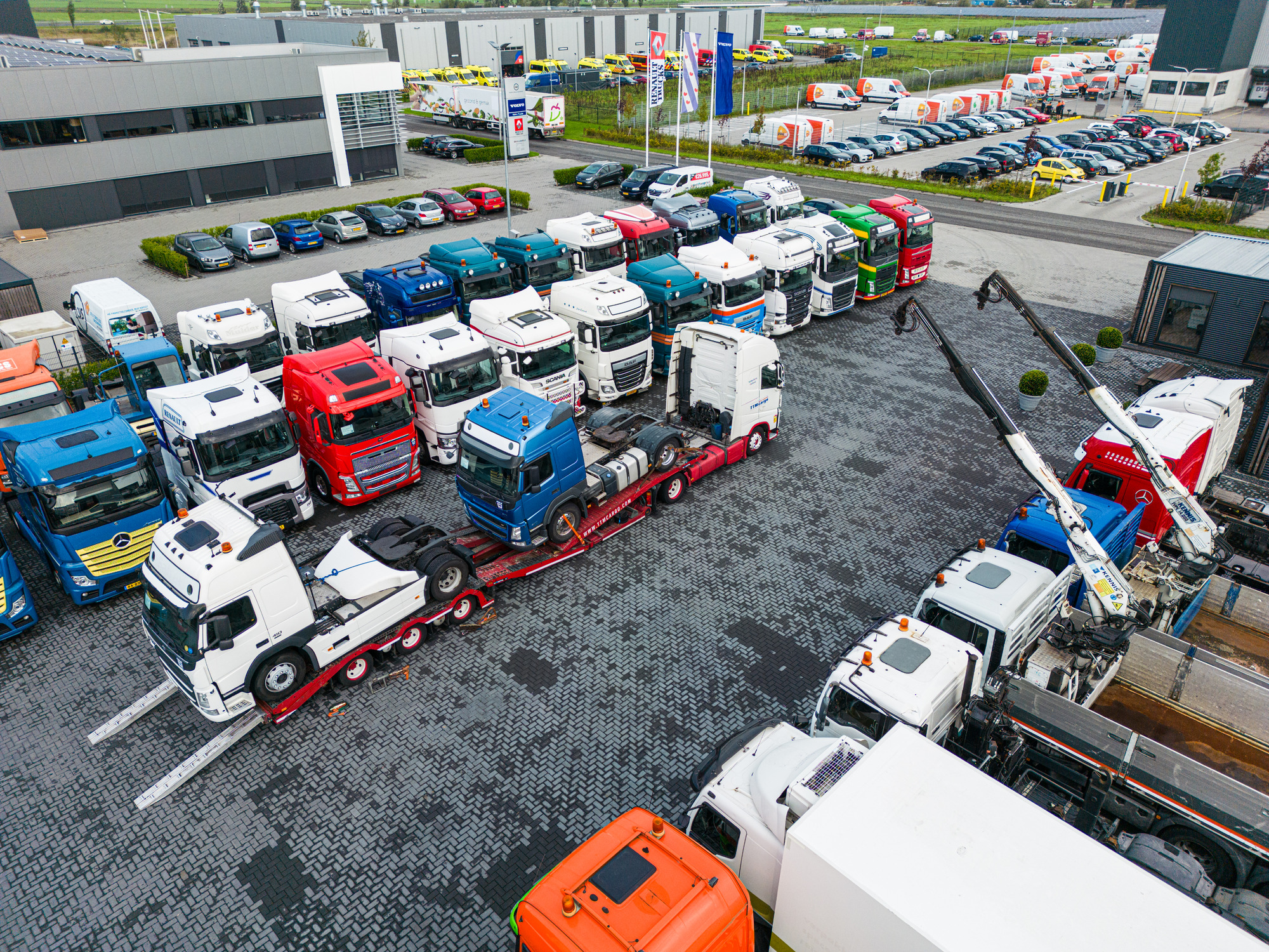 LVS Used TRUCKS undefined: фото 3