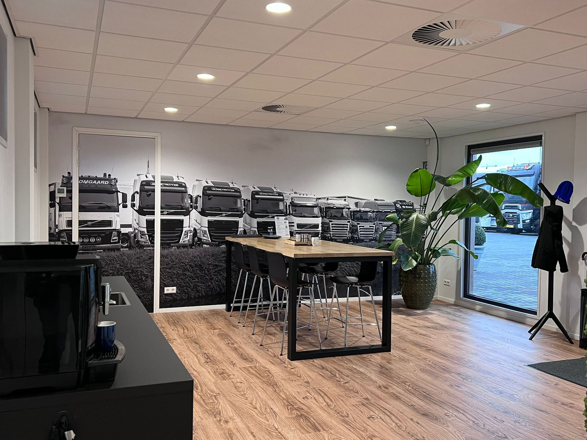 LVS Used TRUCKS undefined: фото 5