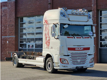 Грузовик-контейнеровоз/ Сменный кузов DAF XF