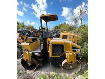 Каток CATERPILLAR