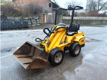 Колёсный погрузчик AVANT