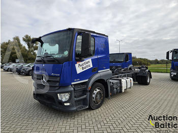 Грузовик-шасси Mercedes-Benz Actros 1843: фото 2