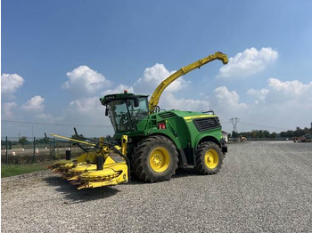 Кормоуборочный комбайн JOHN DEERE