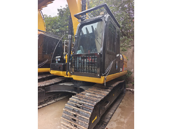 Гусеничный экскаватор CATERPILLAR 320D2