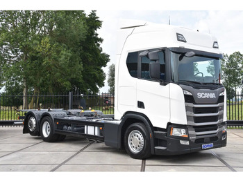 Грузовик-контейнеровоз/ Сменный кузов SCANIA R 450