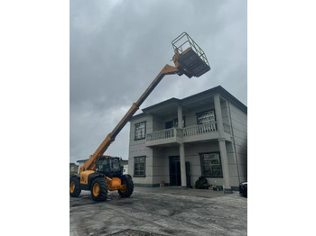 Телескопический погрузчик JCB