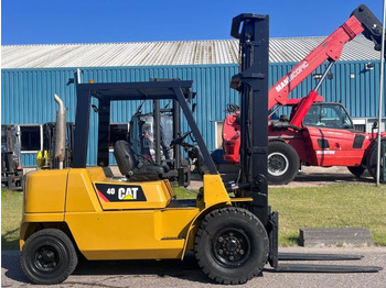 Дизельный погрузчик CATERPILLAR DP