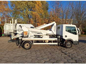 Грузовик с подъемником