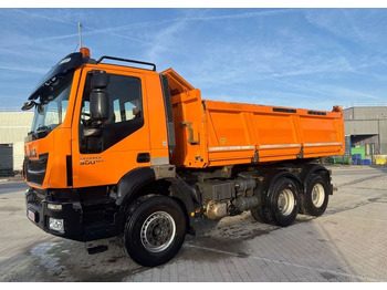 Самосвал IVECO Trakker