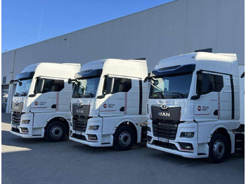 : фото в шапке страницы