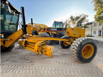 Грейдер CATERPILLAR 140H