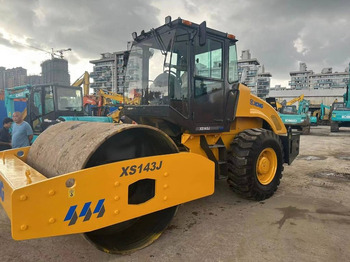 Компактор XCMG XS143