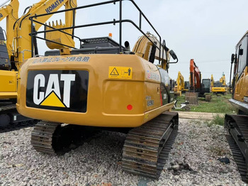 Гусеничный экскаватор CATERPILLAR 320D2