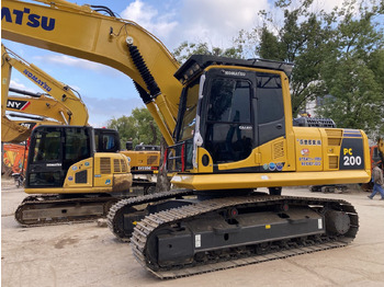 Гусеничный экскаватор KOMATSU PC200-8