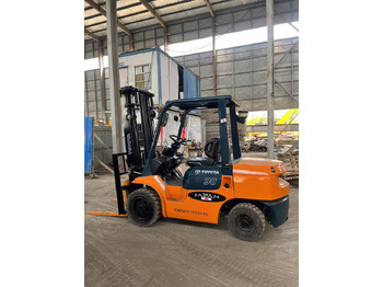 Дизельный погрузчик Toyota FD30 Forklift: фото 3