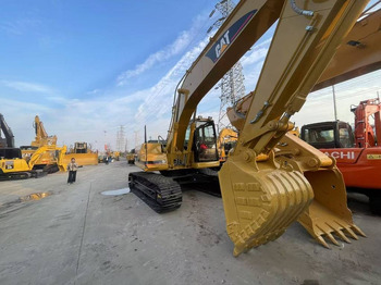 Гусеничный экскаватор CATERPILLAR 320B