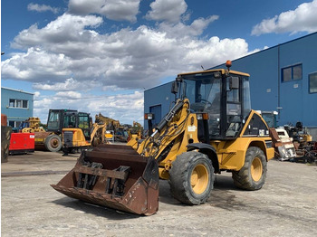 Колёсный погрузчик CATERPILLAR 908