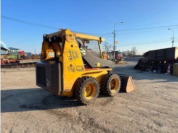 Мини-погрузчик с бортовым поворотом JCB 165: фото 4