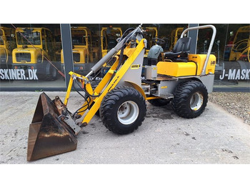 Компактный фронтальный погрузчик