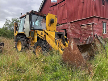 Трактор JCB