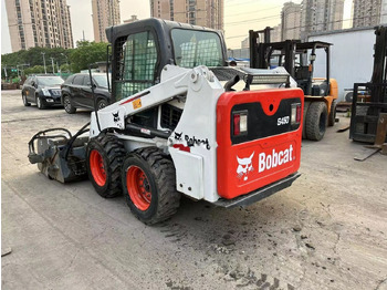 Мини-погрузчик с бортовым поворотом Bobcat S450: фото 3