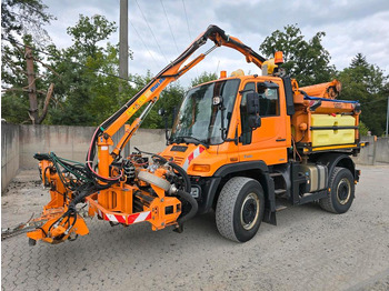 Снегоуборочная машина UNIMOG U400