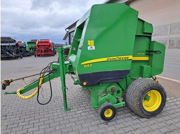 Пресс-подборщик рулонный John Deere 842: фото 3