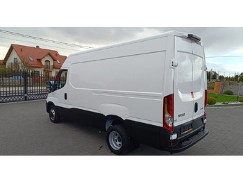 Фото интерьера 1: Iveco Daily 35C13 Blaszak L3H2 na bliźniakach VAT 23 в лизинг Iveco Daily 35C13 Blaszak L3H2 na bliźniakach VAT 23