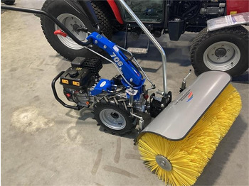 Коммунальный трактор