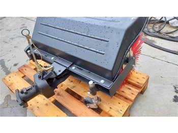 Коммунальный трактор