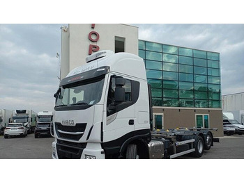 Грузовик-контейнеровоз/ Сменный кузов IVECO Stralis
