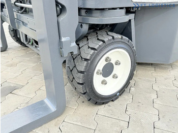 Четырехсторонний погрузчик Combilift C3000CB / GAS / TRIPLEX 4900MM / FREE LIFT / FORK POSITIONER / SIDE SHIFT / EXCELLENT CONDITION / Wide range of four-way and sid: фото 4 Четырехсторонний погрузчик Combilift C3000CB / GAS / TRIPLEX 4900MM / FREE LIFT / FORK POSITIONER / SIDE SHIFT / EXCELLENT CONDITION / Wide range of four-way and sid: фото 4