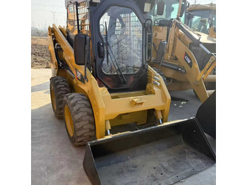 Мини-погрузчик с бортовым поворотом CATERPILLAR