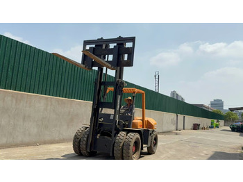 Дизельный погрузчик TCM