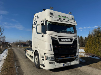 Тягач SCANIA R 520